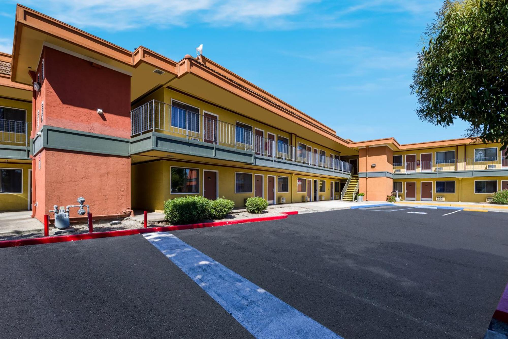 Rodeway Inn ליברמור מראה חיצוני תמונה